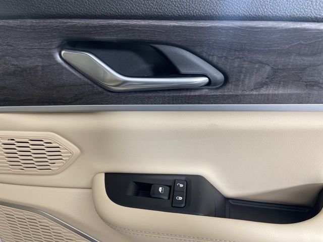 New 2025 Silver Zynith Exterior Paint Jeep Limited image 15