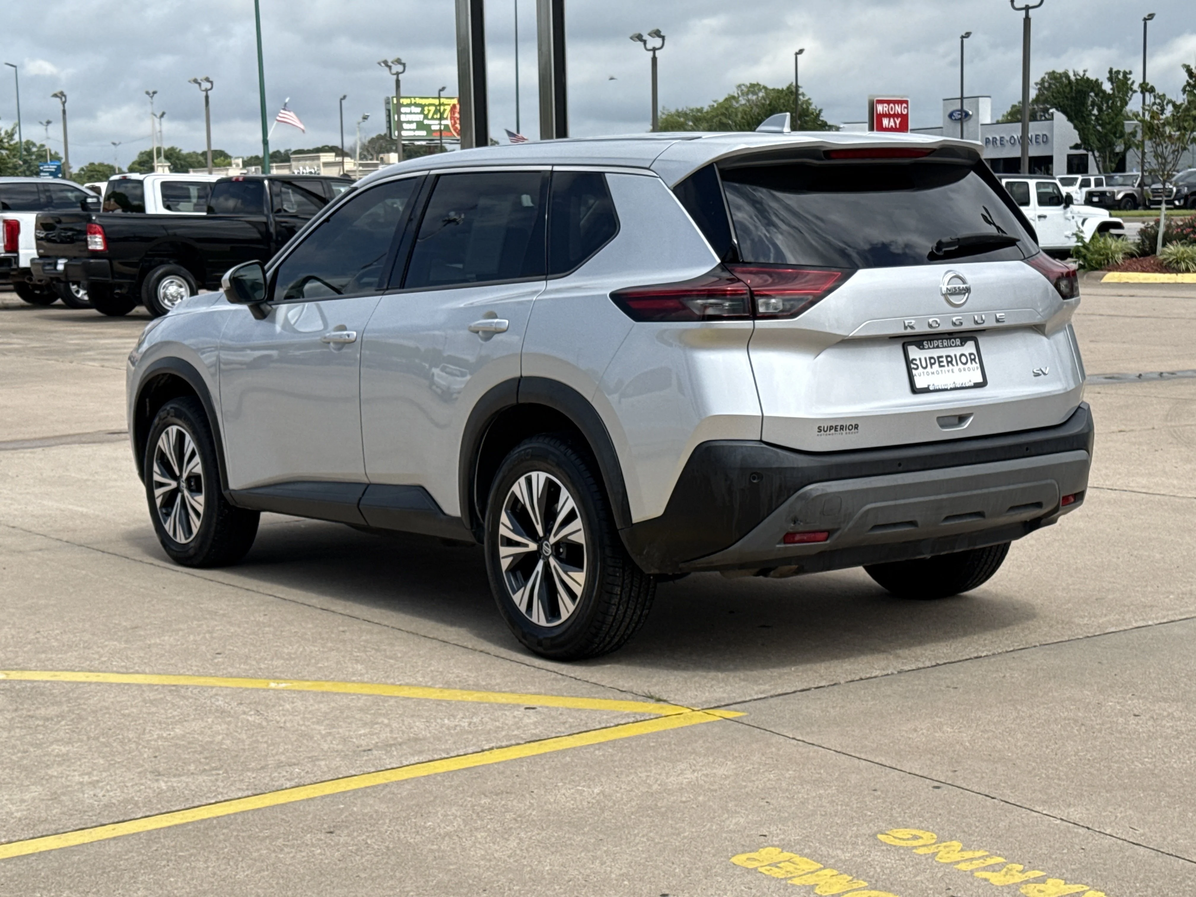 Used 2021 Brilliant Silver Metallic Nissan SV image 11
