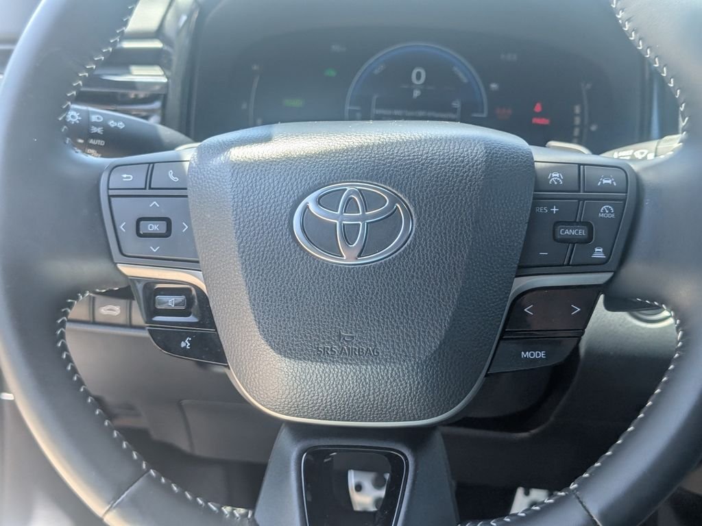 2025 Toyota Camry SE - Photo 15
