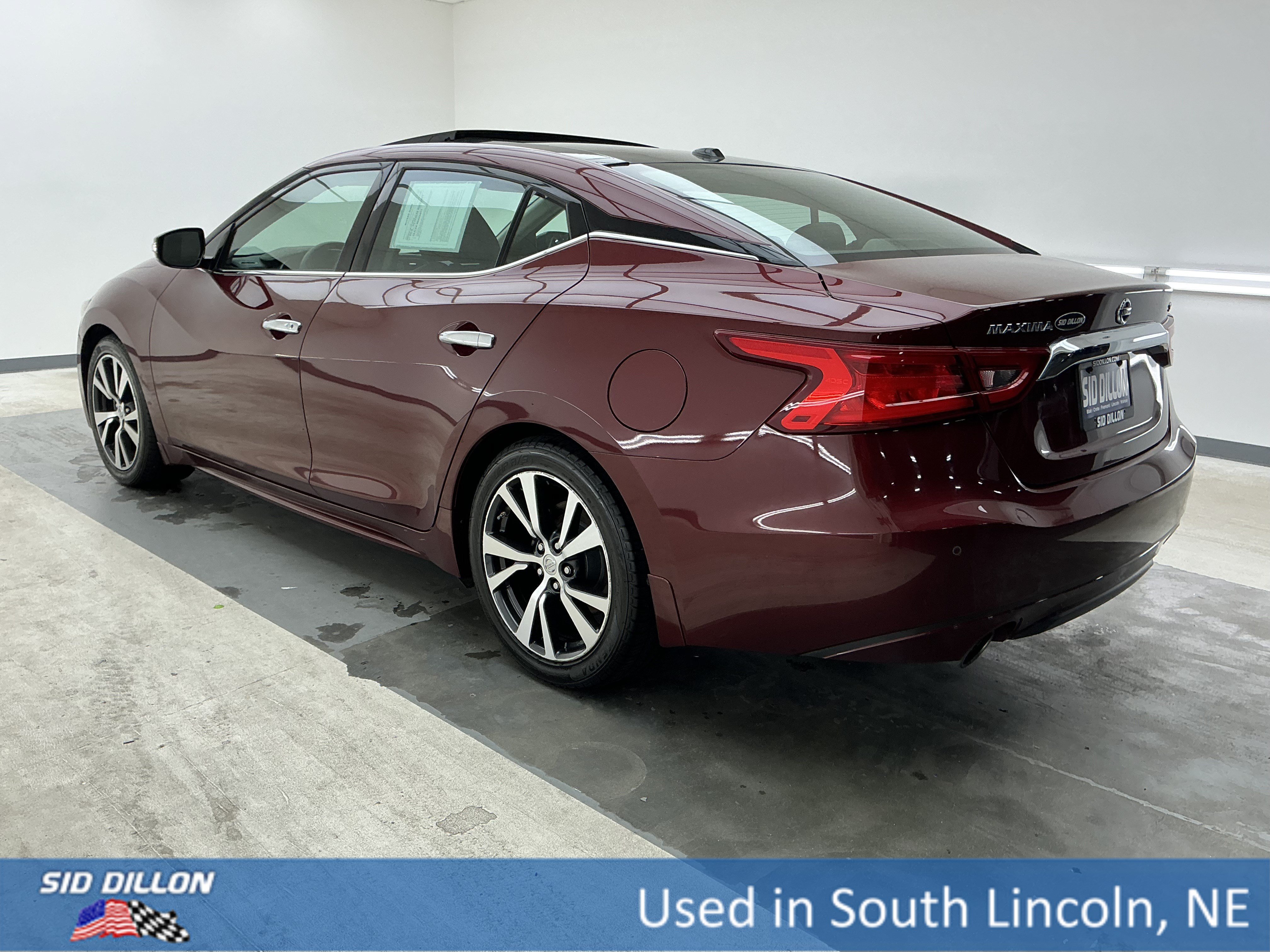 Used 2017 Coulis Red Nissan SL image 6