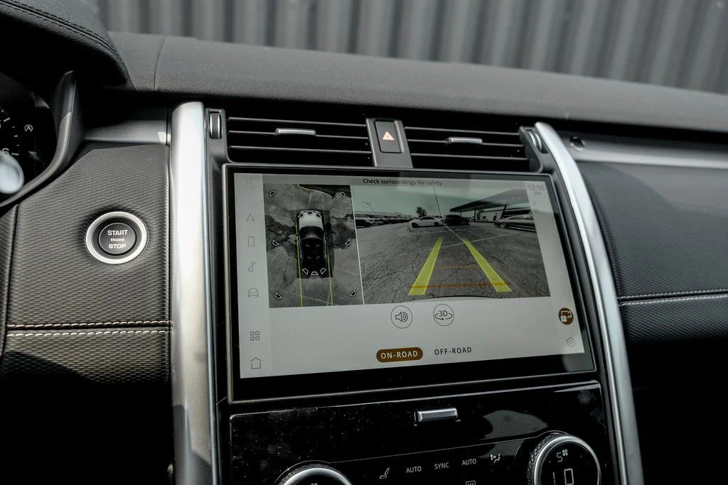 Certified Used 2025 Fuji White Land Rover Dynamic SE image 13