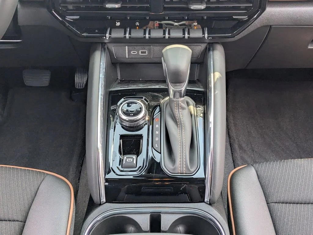 2025 GMC Canyon AT4 - Photo 18