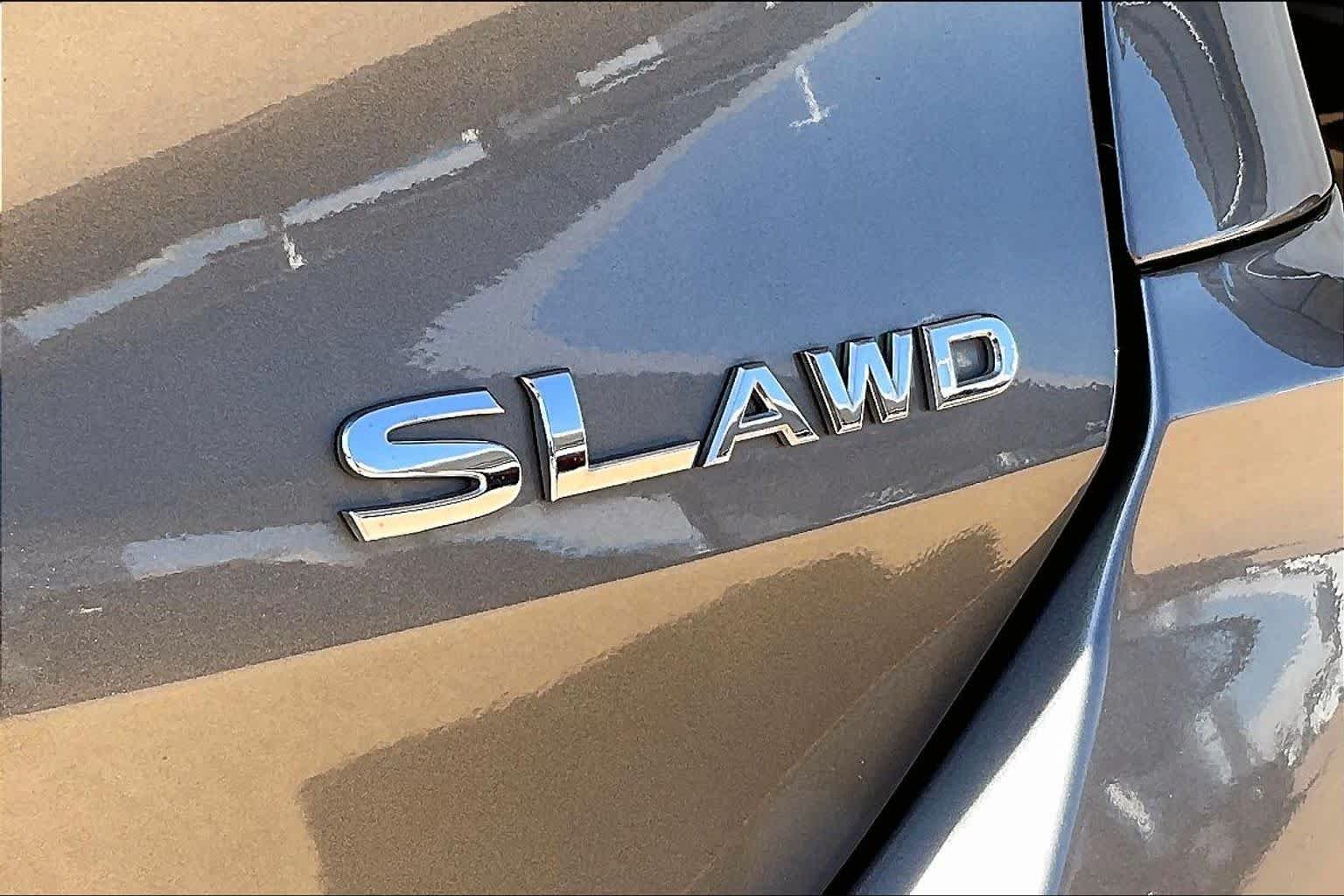 Used 2017 Gun Metallic Nissan SL image 8
