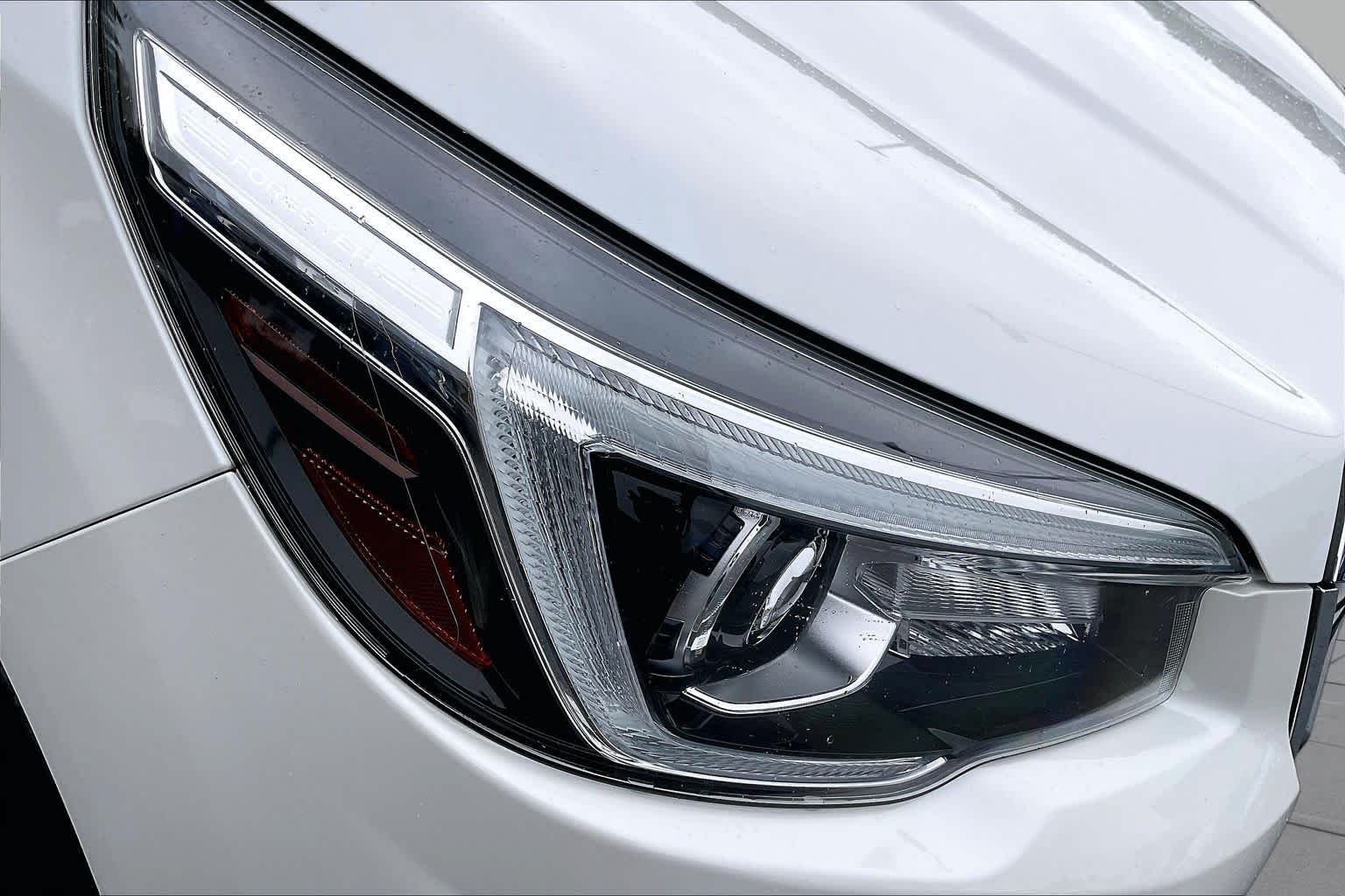 Used 2020 Crystal White Pearl Subaru Limited image 28