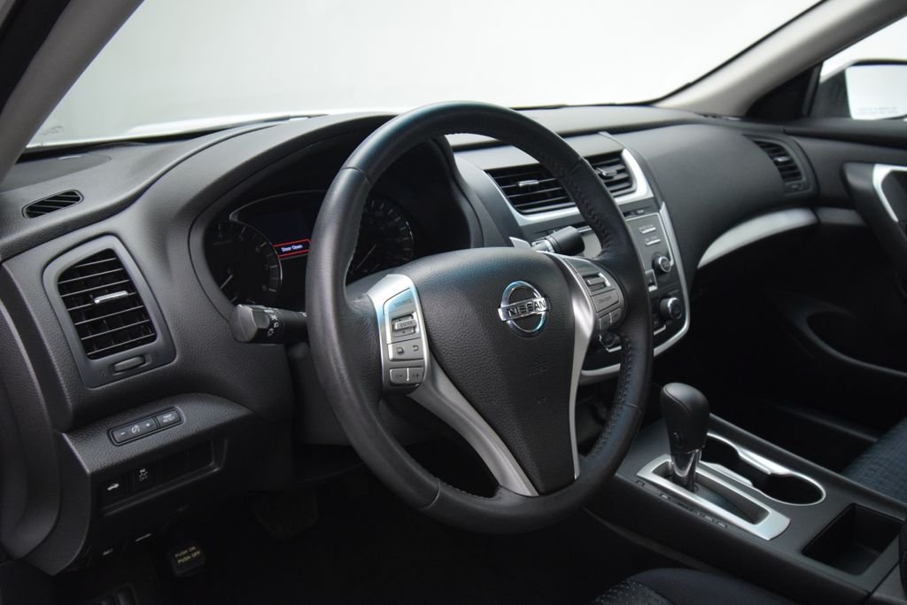 Used 2016 Silver Nissan 2.5 SV image 10