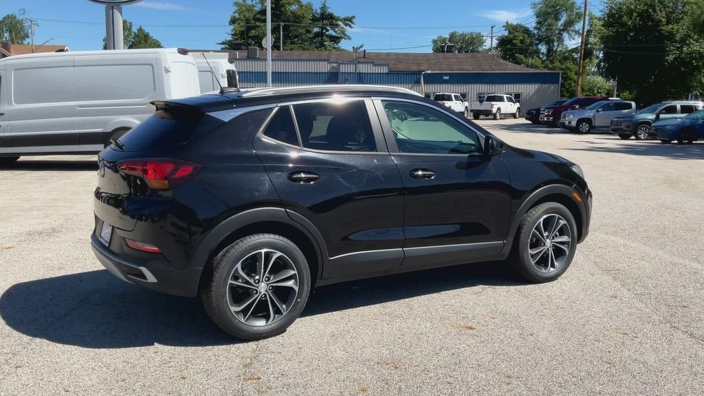 Used 2021 Black Buick Select image 5