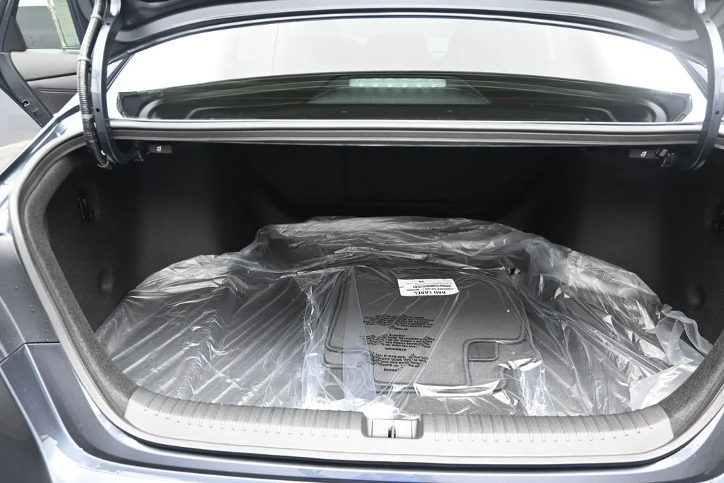 New 2026 Meteorite Gray Metallic Honda SE image 18