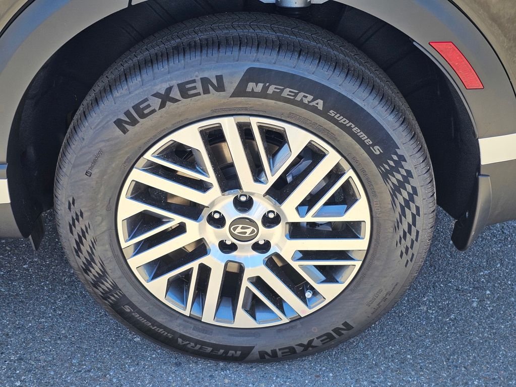New 2026 Black Hyundai SEL Premium image 8