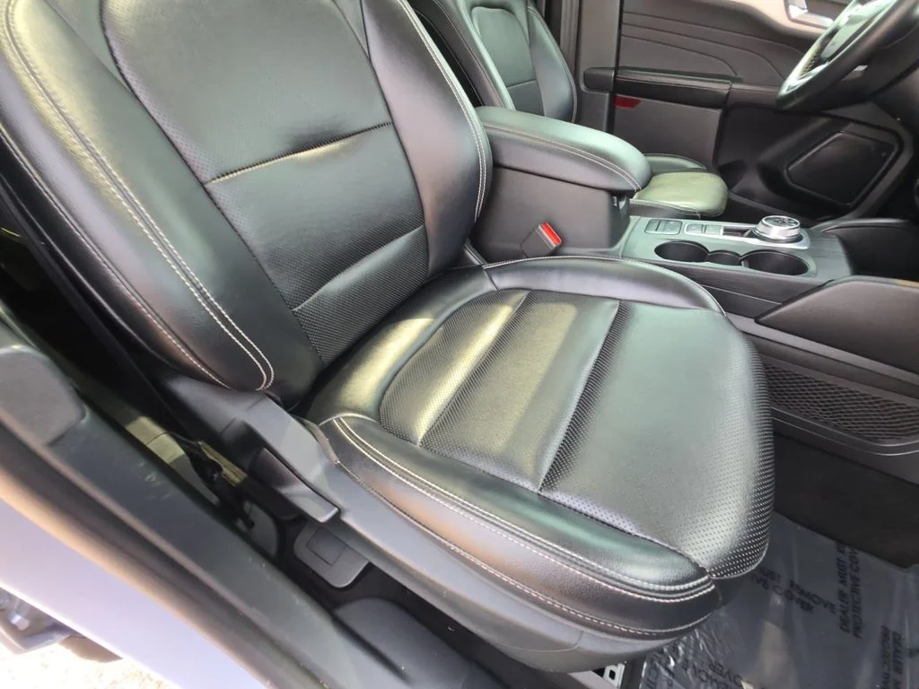 Used 2022 Blue Ford SEL image 30