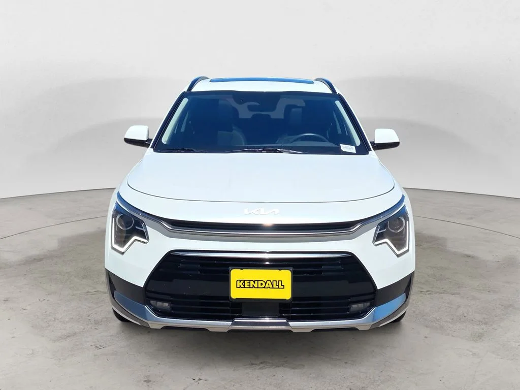 Used 2023 White Kia EX Touring image 8