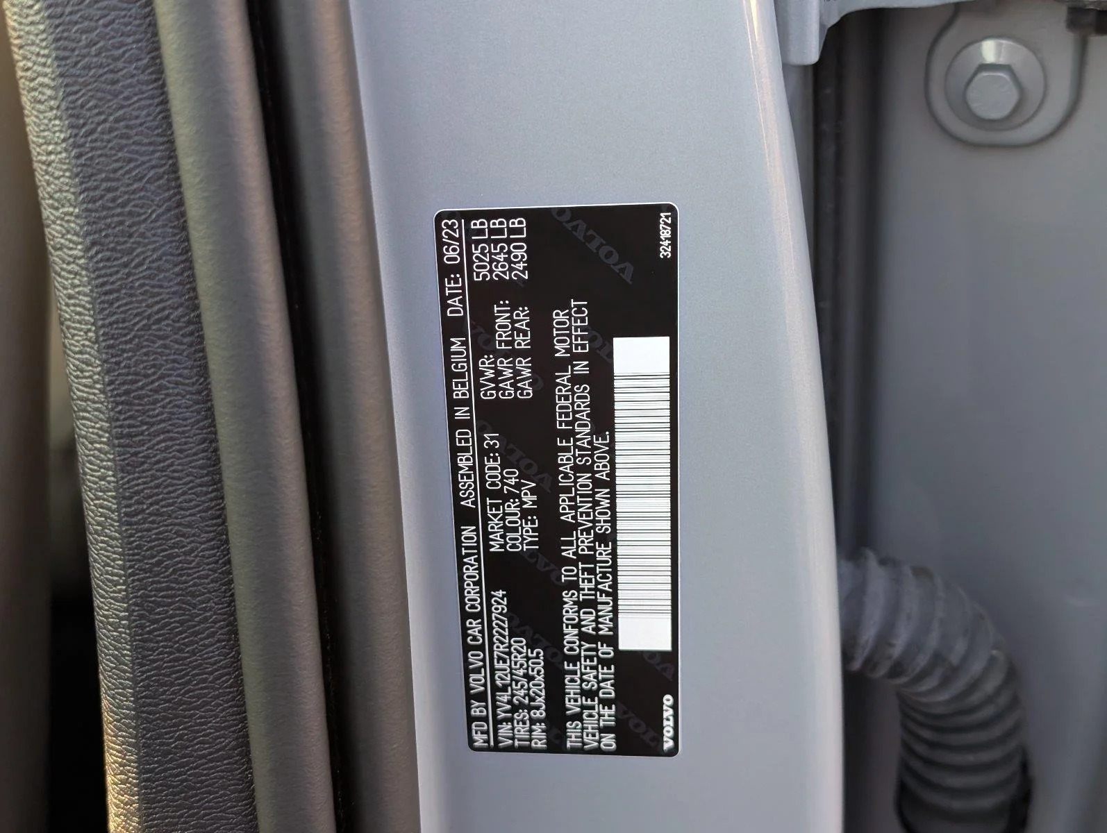 Used 2024 Vapor Grey Metallic Volvo Plus Bright Theme image 13