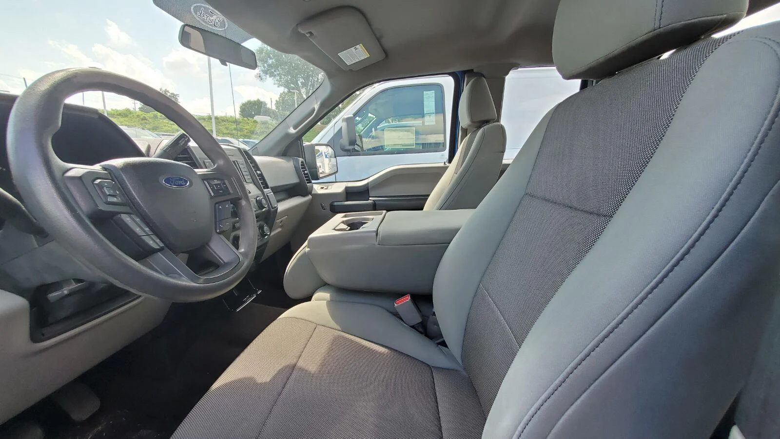 Used 2015 Blue Flame Metallic Ford XL image 3