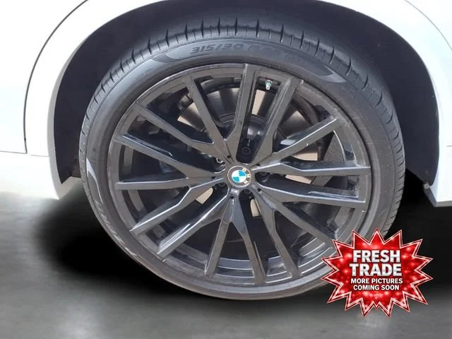 Used 2021 White BMW M50i image 32