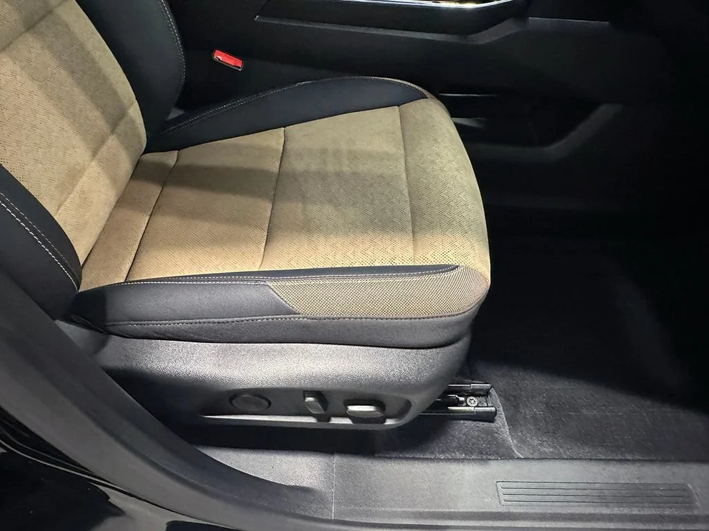 Used 2025 Mosaic Black Metallic Chevrolet ACTIV image 27
