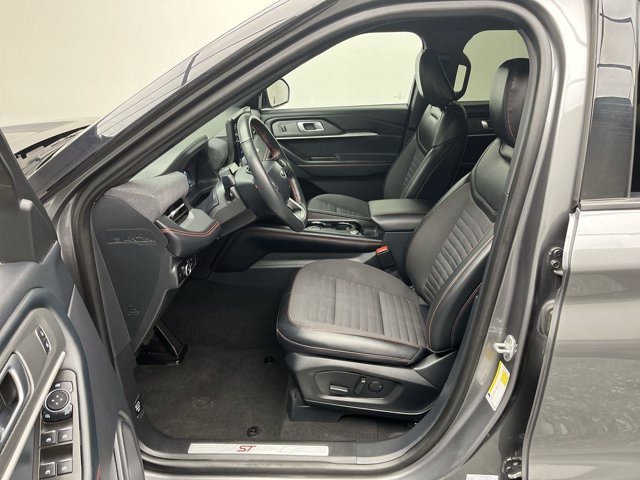 Used 2025 Carbonized Gray Metallic Ford ST-Line image 3