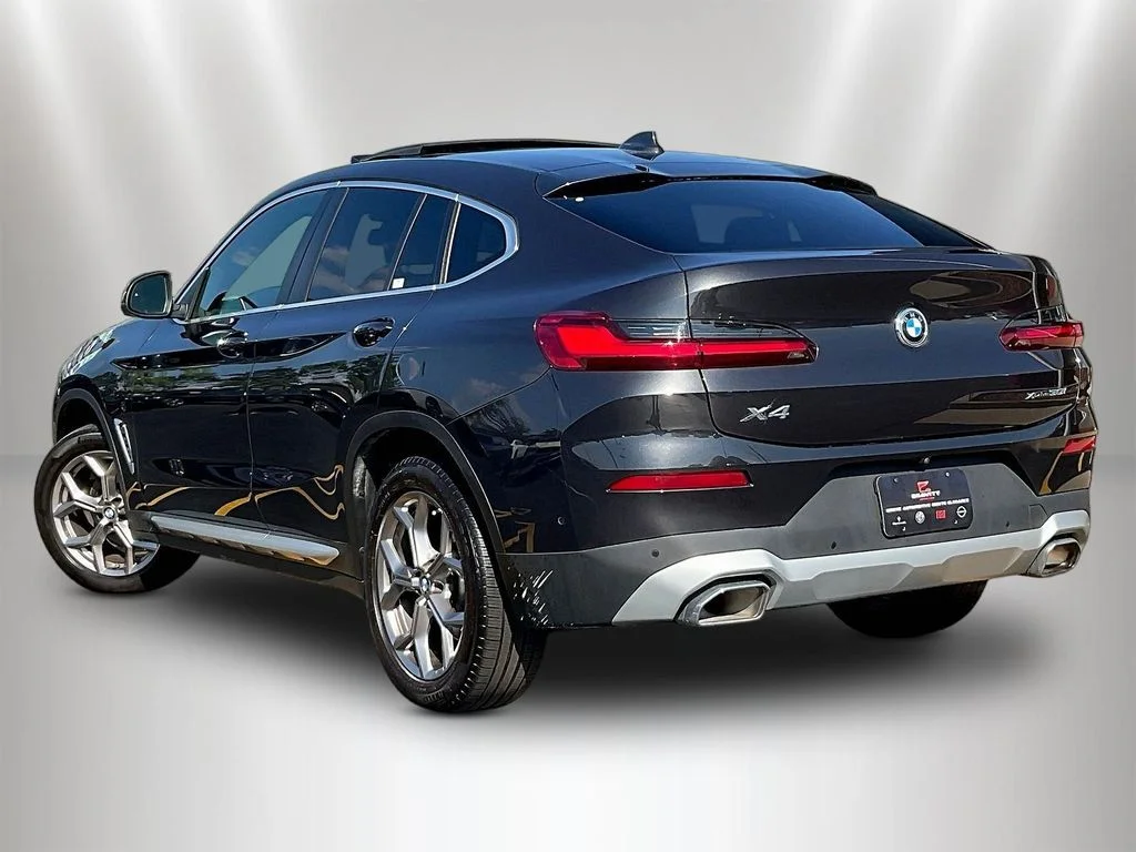 Used 2022  BMW xDrive30i image 4