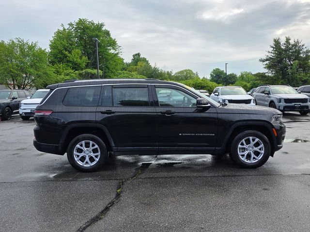 Used 2022 Diamond Black Jeep Limited image 9