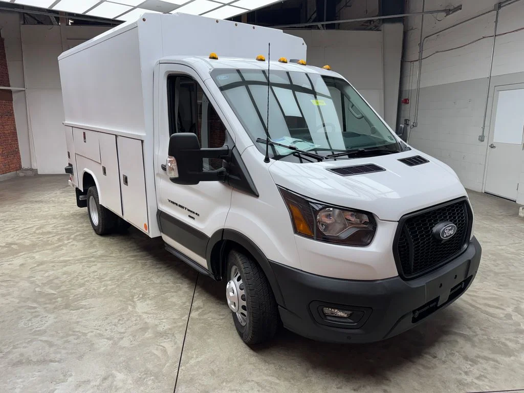New 2026 Oxford White Ford Cutaway image 8
