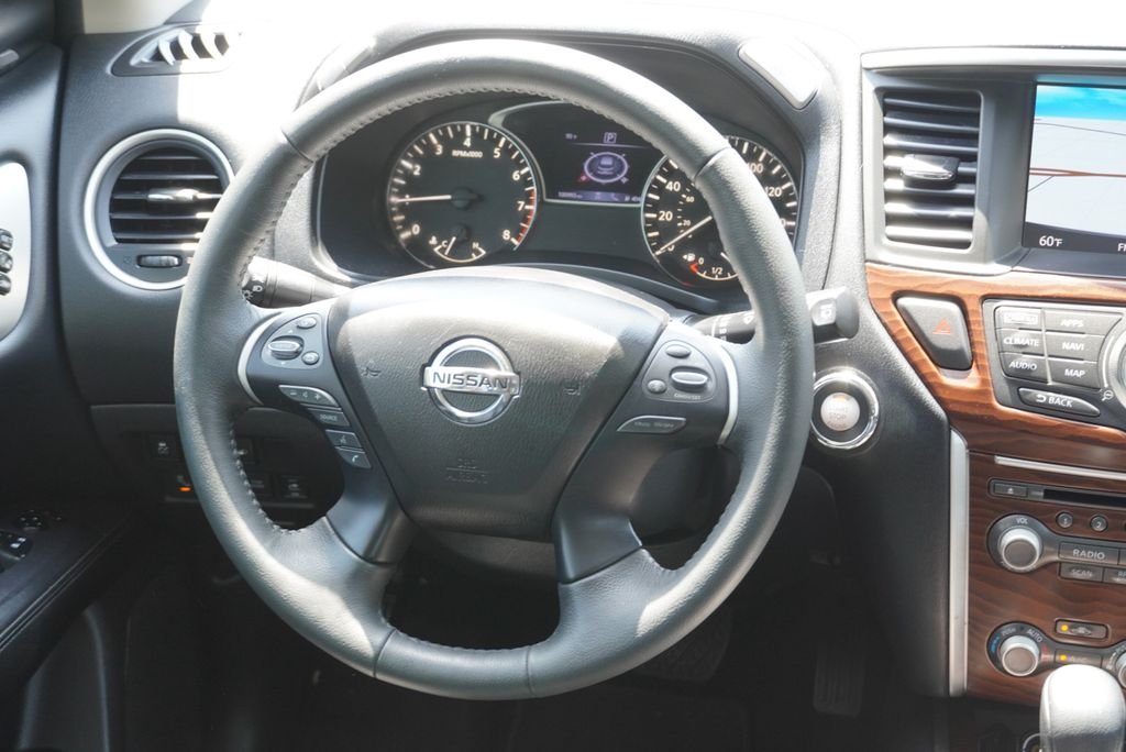 Used 2018 Silver Nissan Platinum image 14