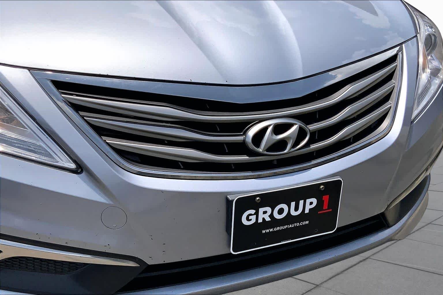 Used 2015 Pewter Gray Metallic Hyundai  image 27