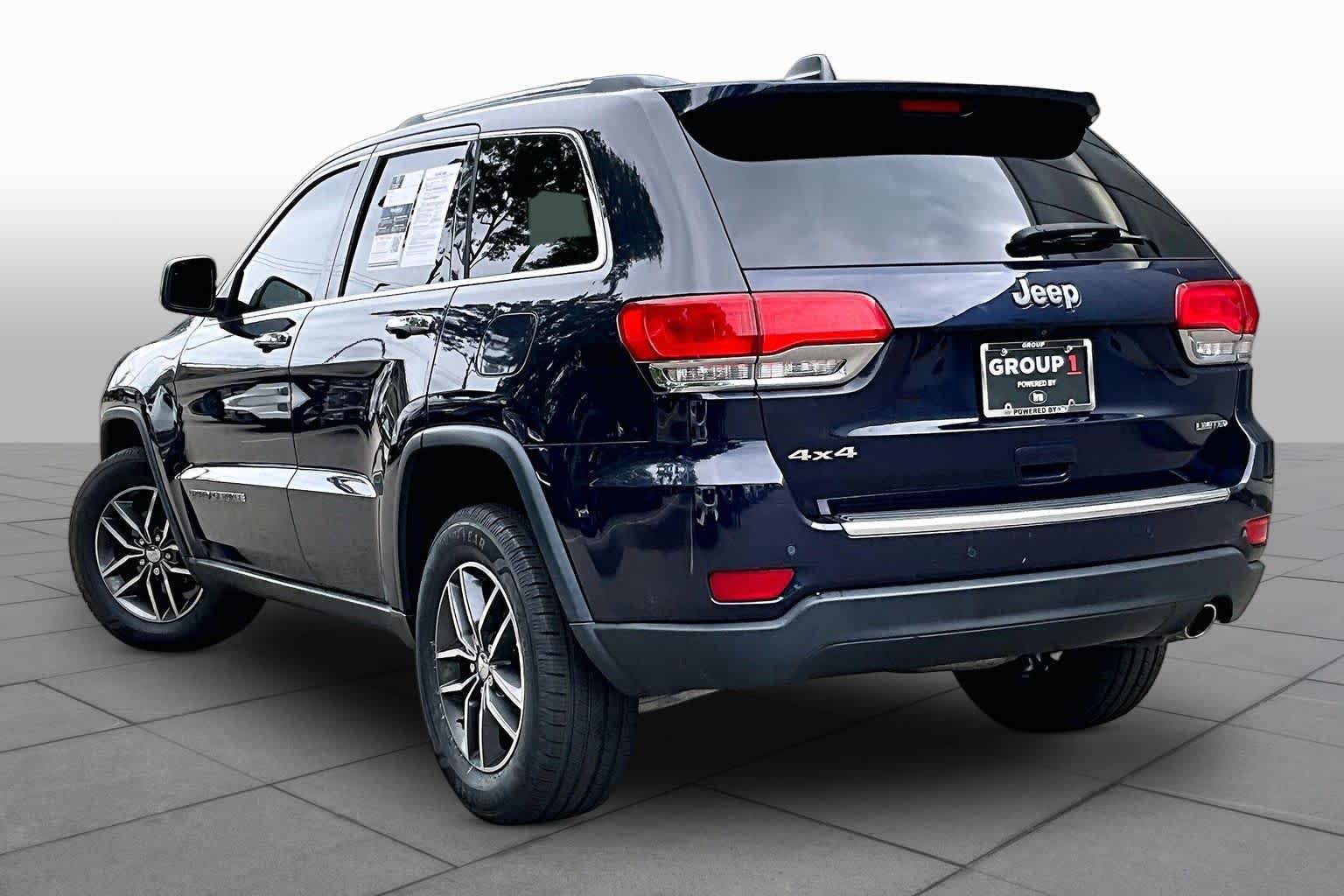 Used 2018 True Blue Pearlcoat Jeep Limited image 12