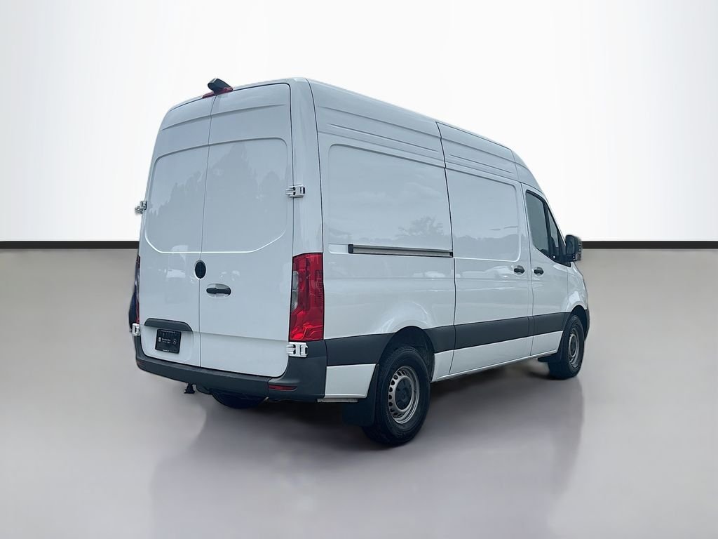 Used 2025 White Mercedes-Benz Cargo 144 WB image 3