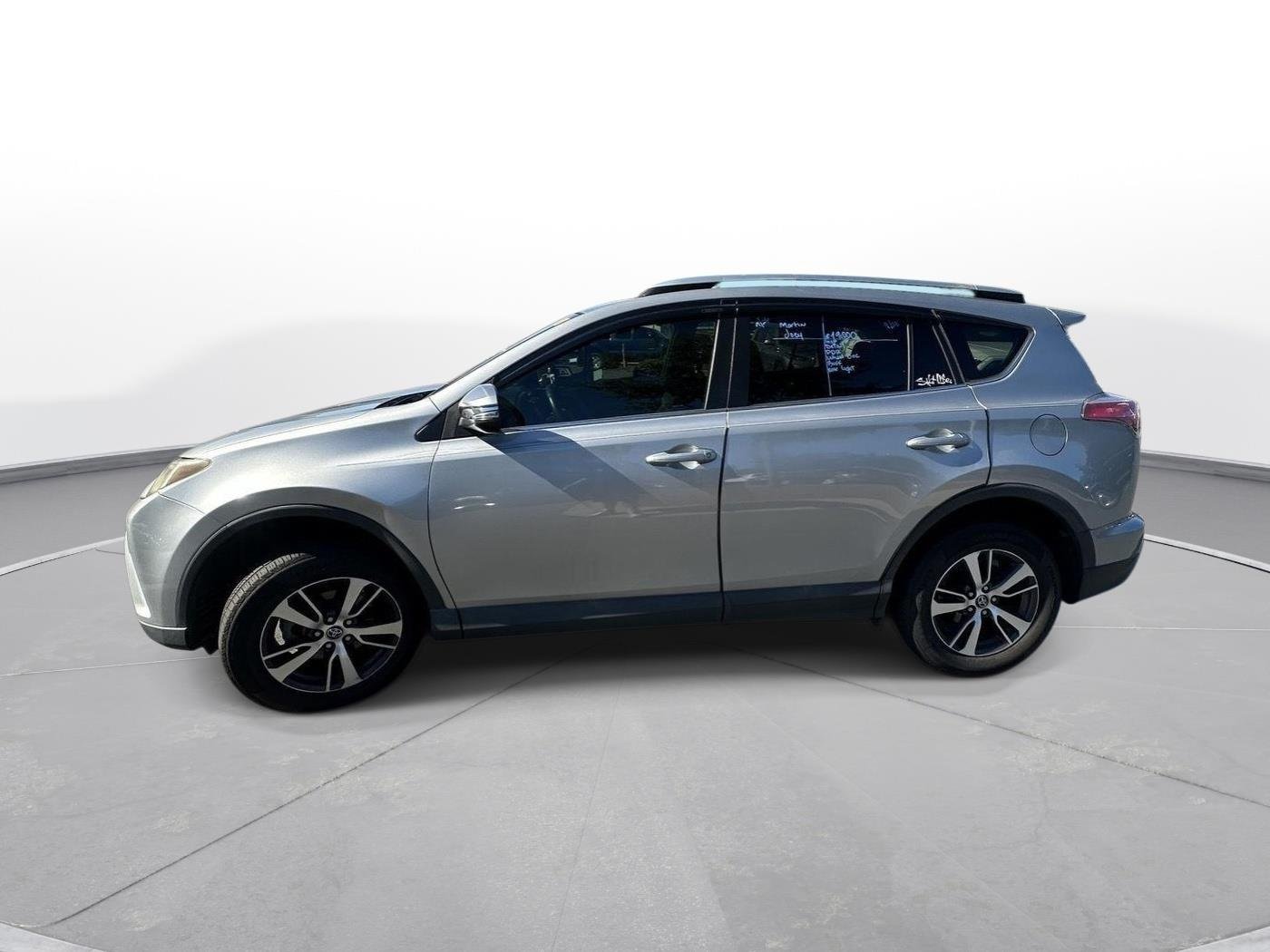 Used 2016 Silver Sky Metallic Toyota XLE image 9