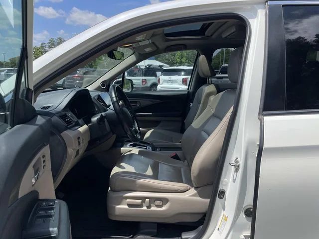 Used 2019  Honda EX-L image 14