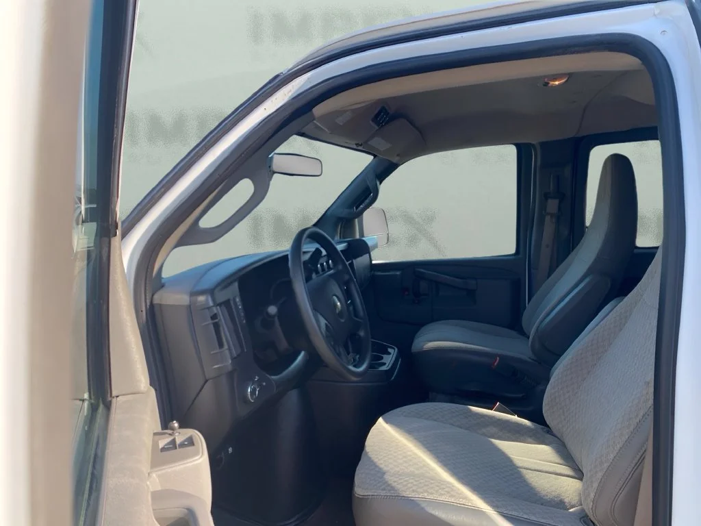 Used 2025 Summit White Chevrolet 1LS image 9
