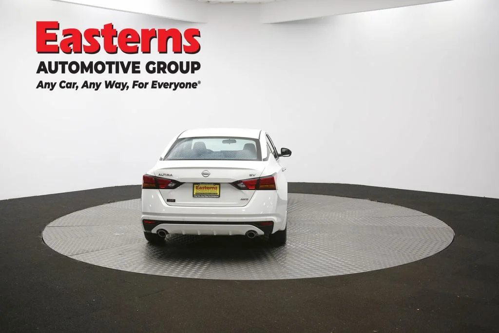 Used 2024 White Nissan 2.5 SV image 38