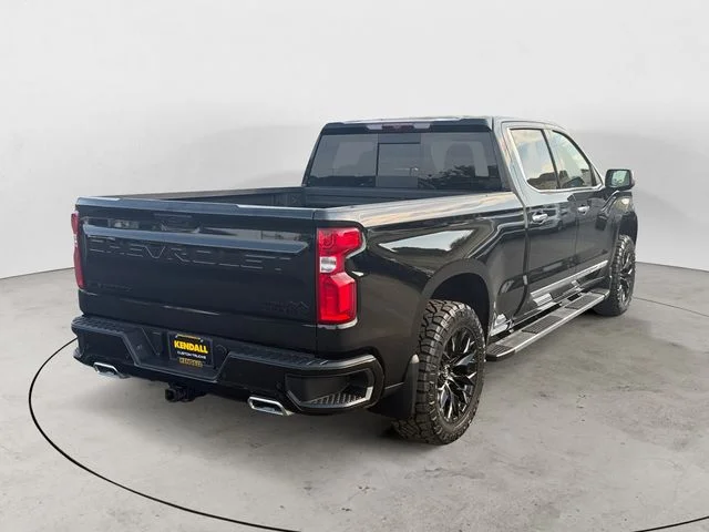 Used 2024 Black Chevrolet High Country image 5
