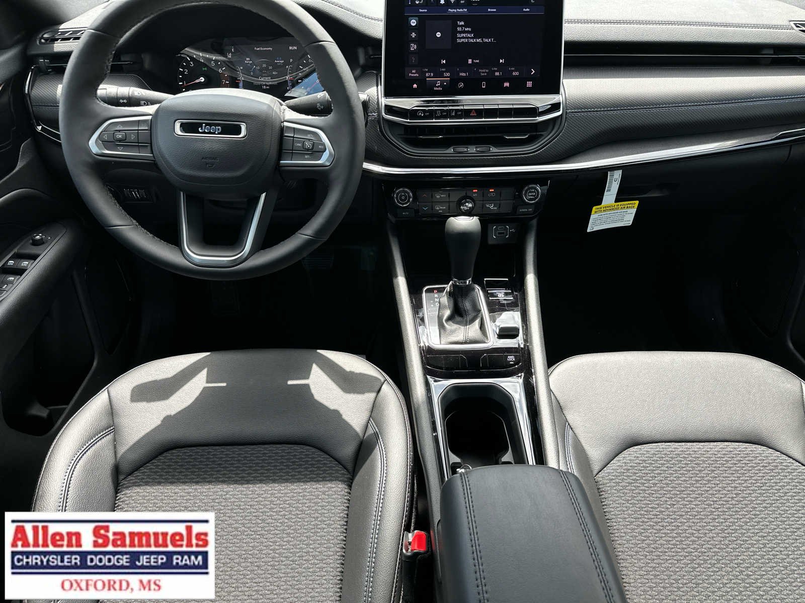 New 2026 Diamond Black Crystal Pearl-Coat Exterior Paint Jeep Latitude image 14