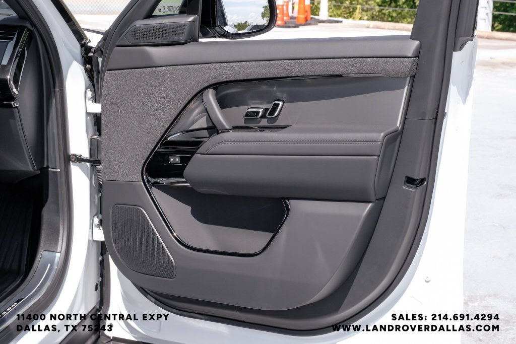 New 2026 Fuji White Land Rover Dynamic SE image 43