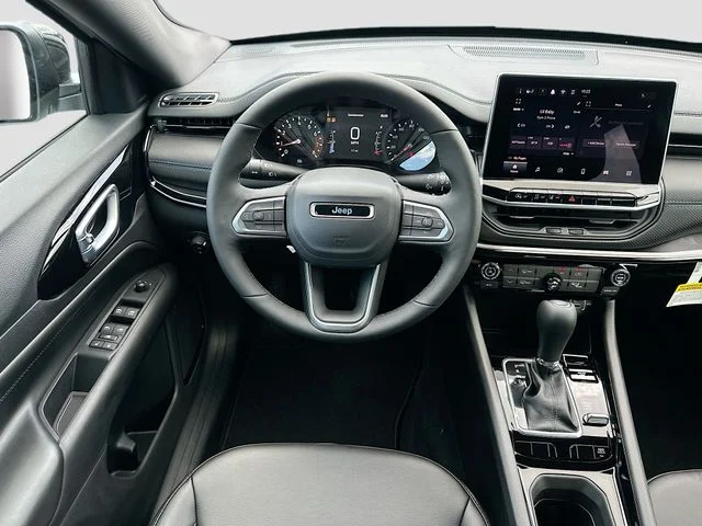 New 2026 Bright White Clear-Coat Exterior Paint Jeep Latitude image 21