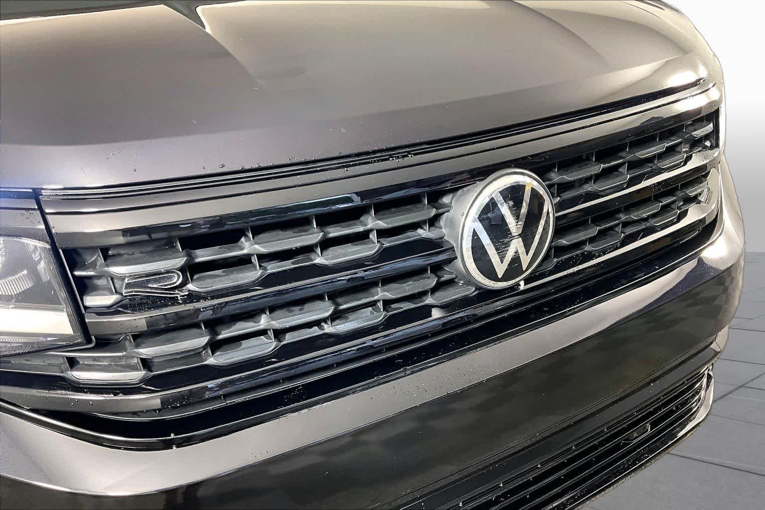 Used 2022 DEEP BLACK PEARL EFFECT Volkswagen 3.6L V6 SEL R-Line Black image 29