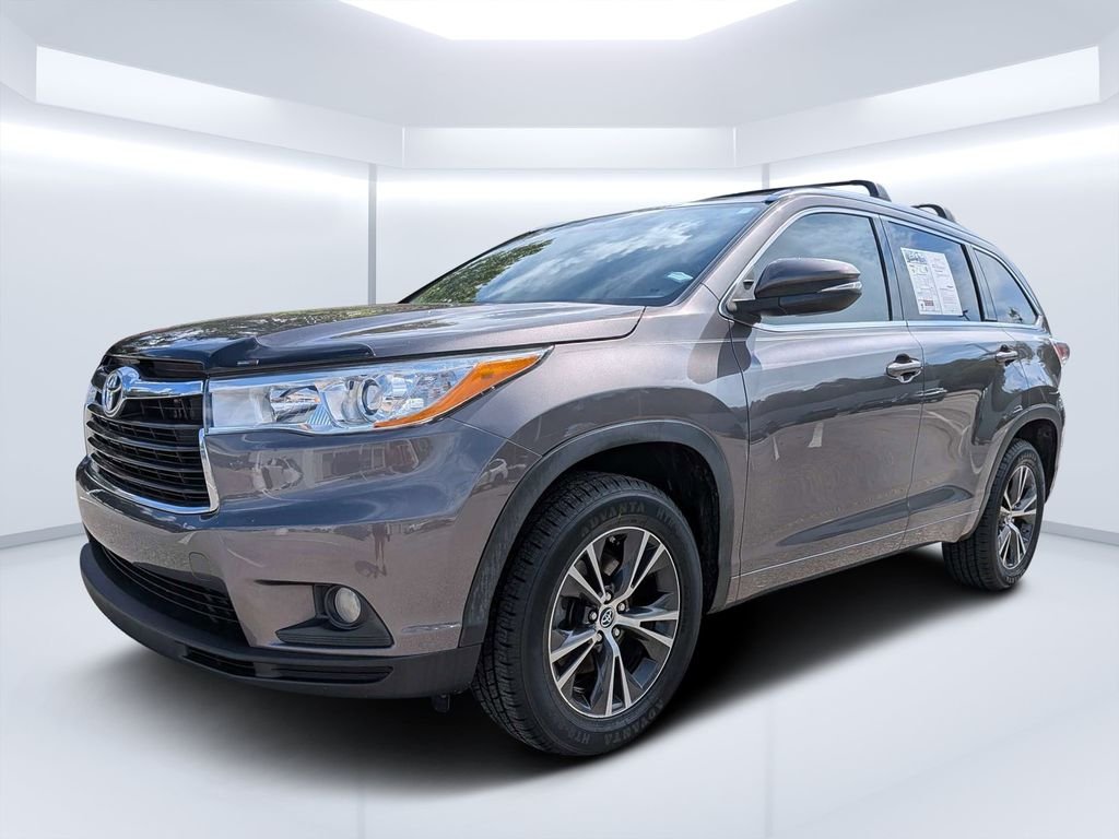 Used 2016 Gray Toyota XLE V6 image 6