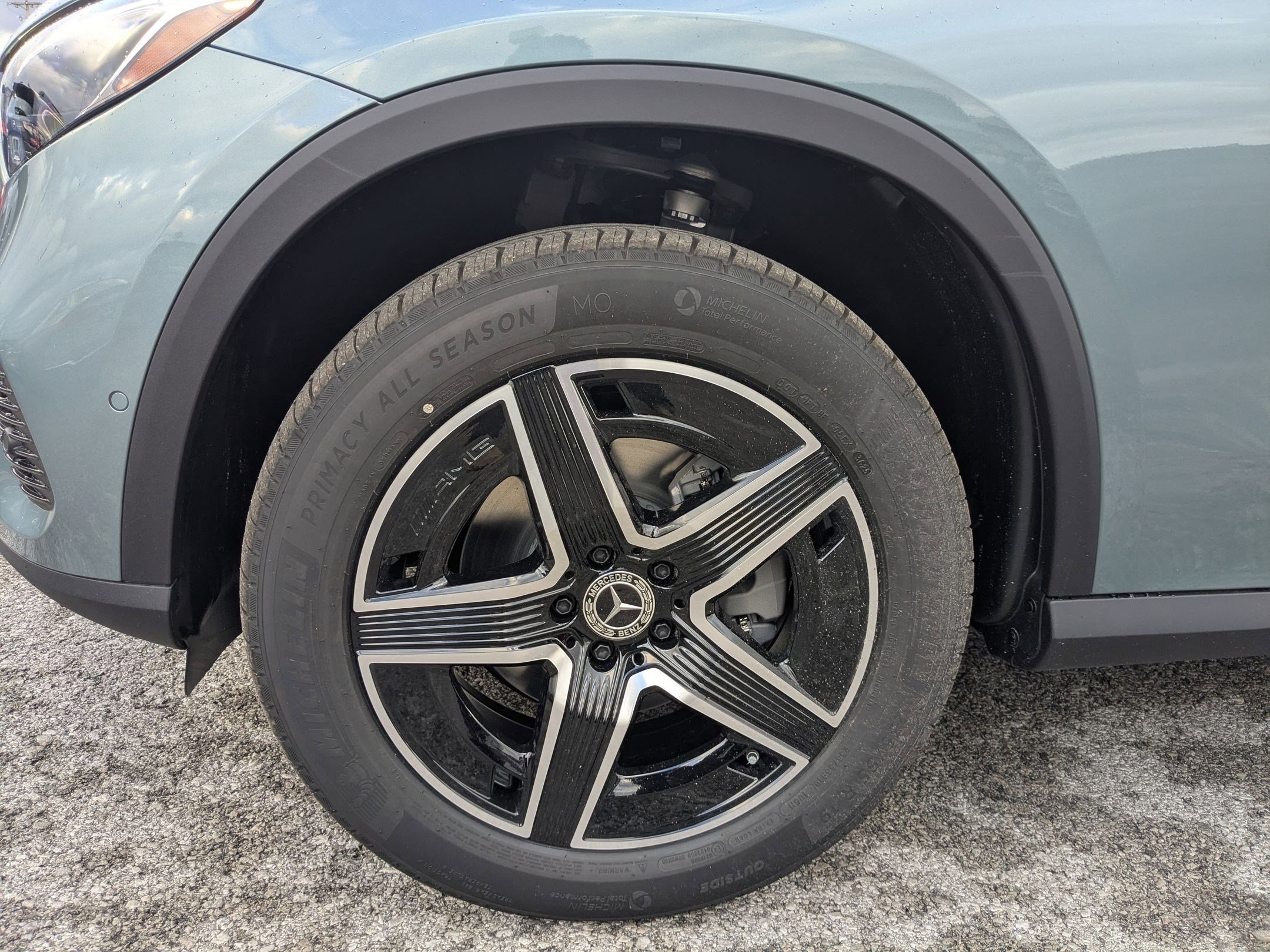 New 2026 Verde Silver Metallic Mercedes-Benz GLC 300 image 45
