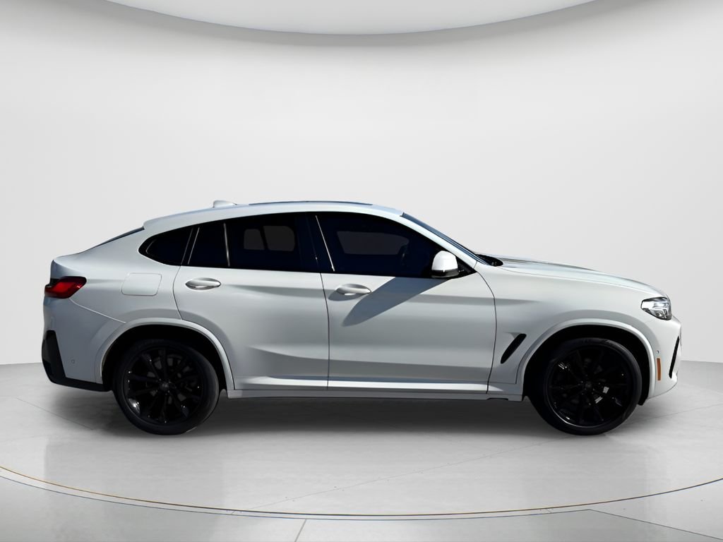Used 2022 White BMW xDrive30i image 4