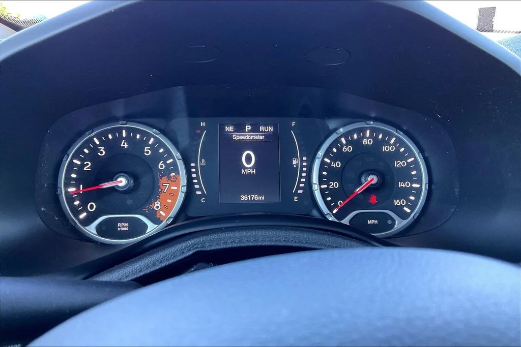 Used 2018 Red Jeep Latitude image 20
