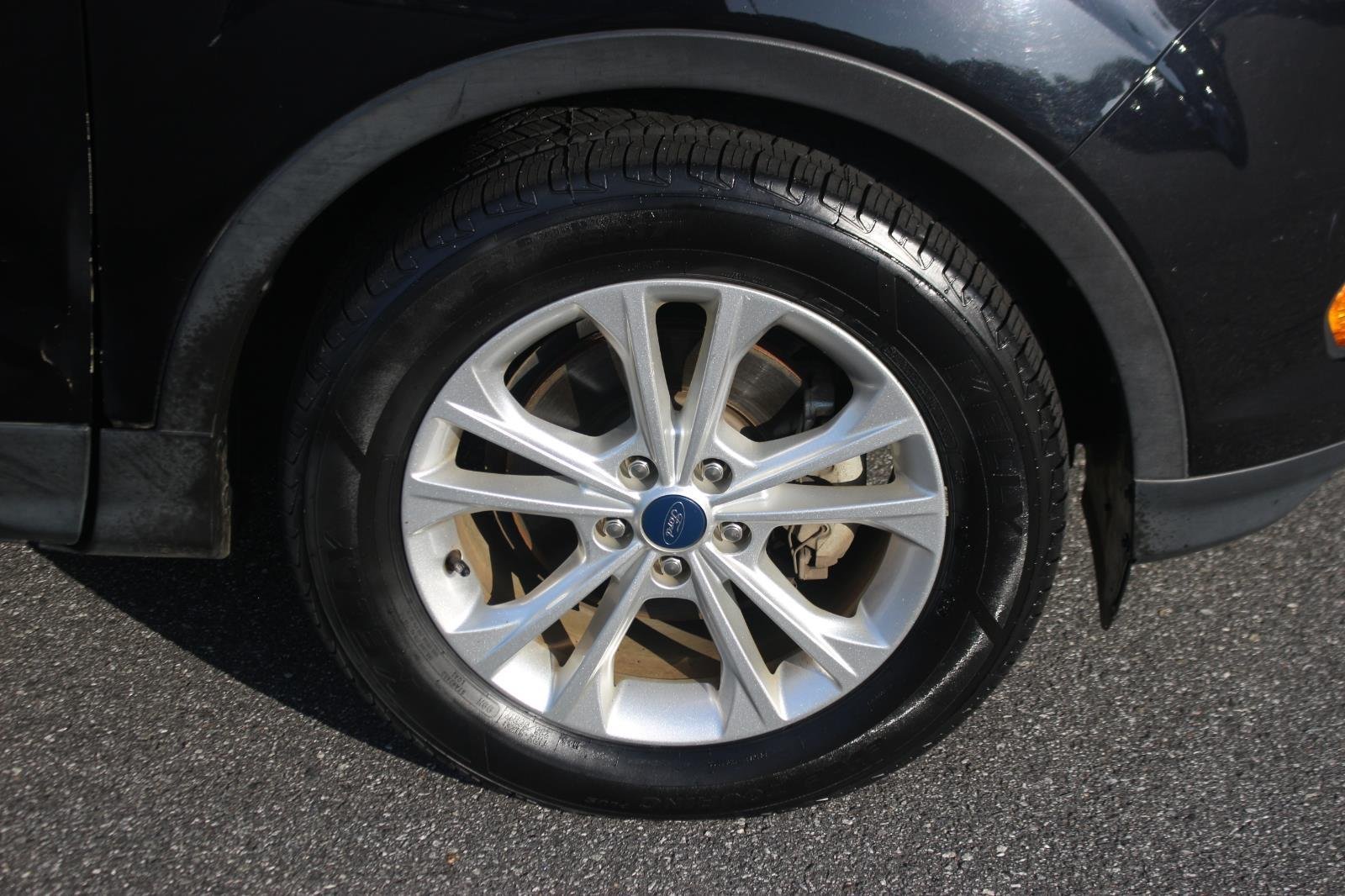 Used 2019 Black Ford S image 30