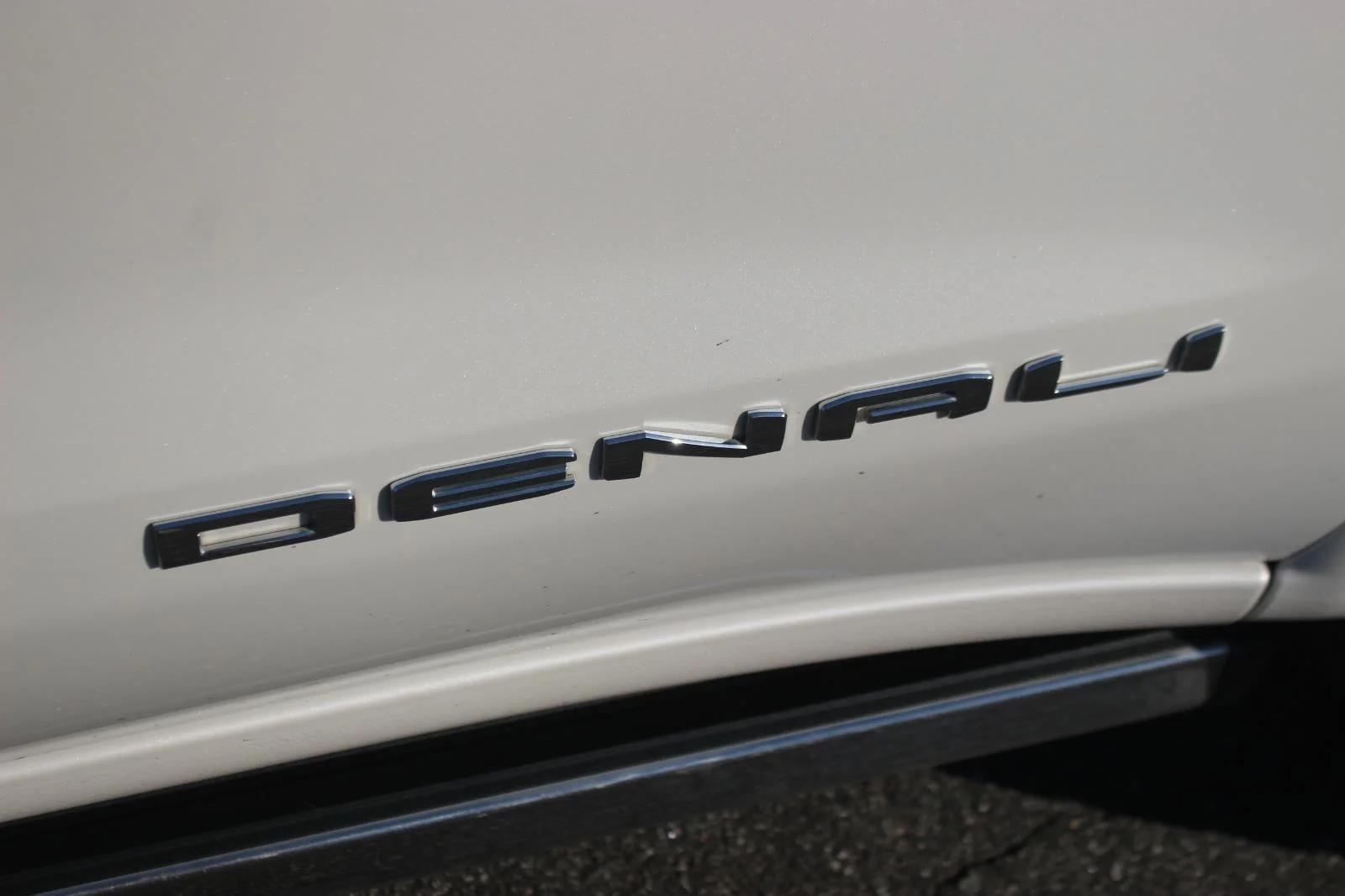 Used 2021 WHITE FROST TRICOAT GMC Denali image 10