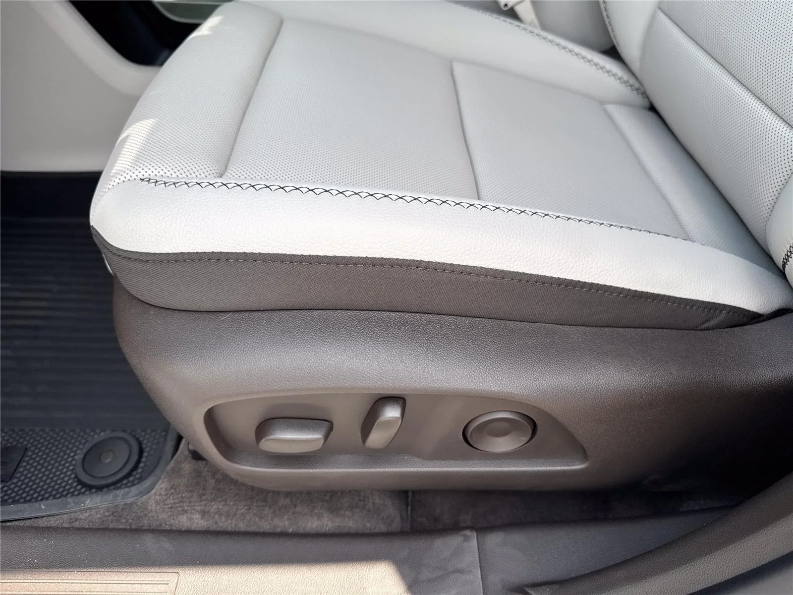 New 2026 Glacier White Tricoat GMC Denali image 12