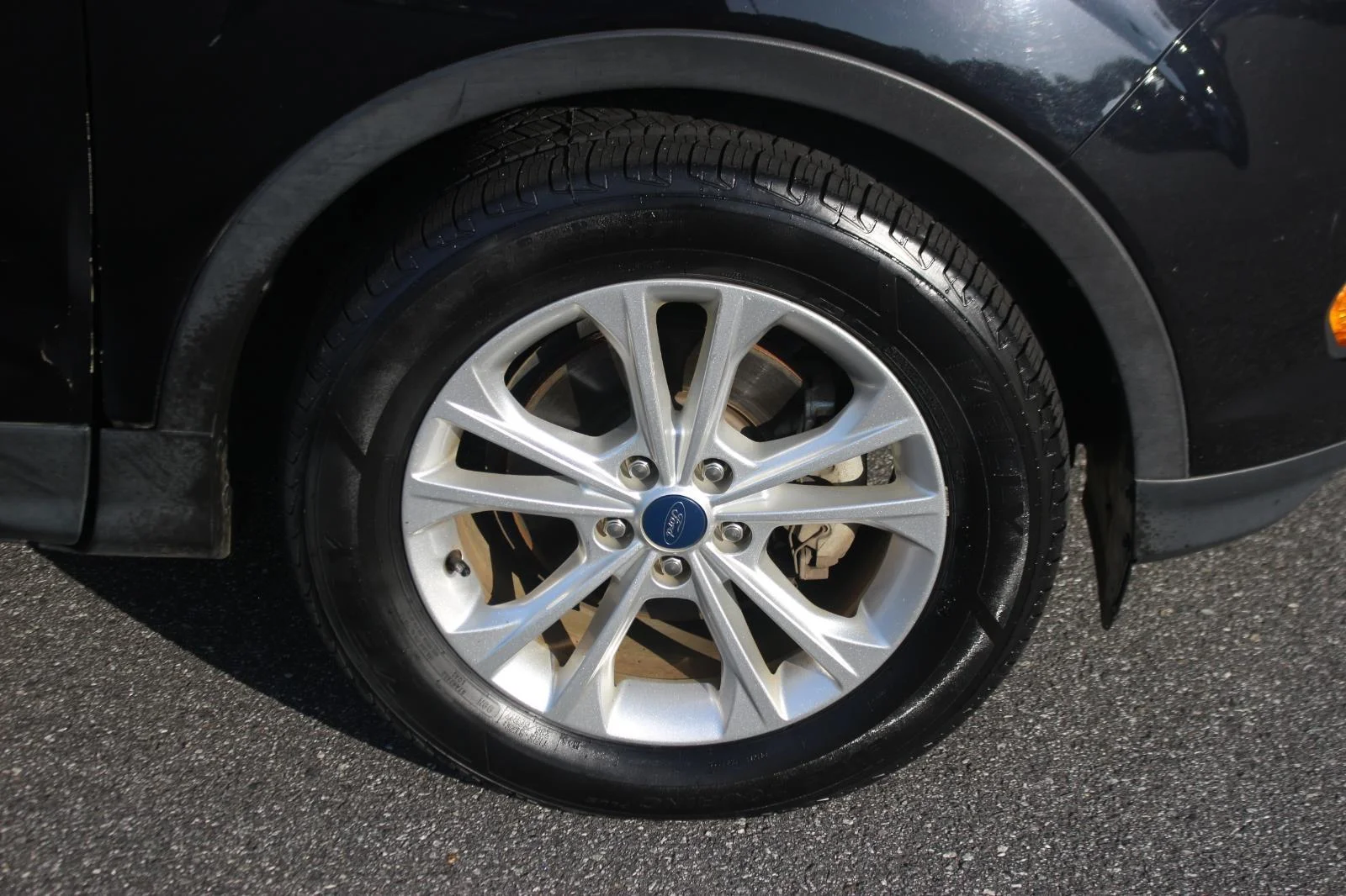 Used 2019 Black Ford S image 30
