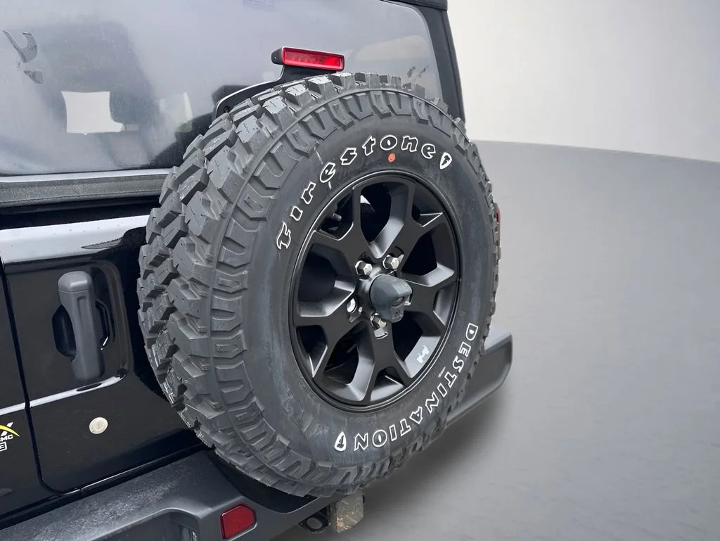 Used 2019  Jeep Rubicon image 32