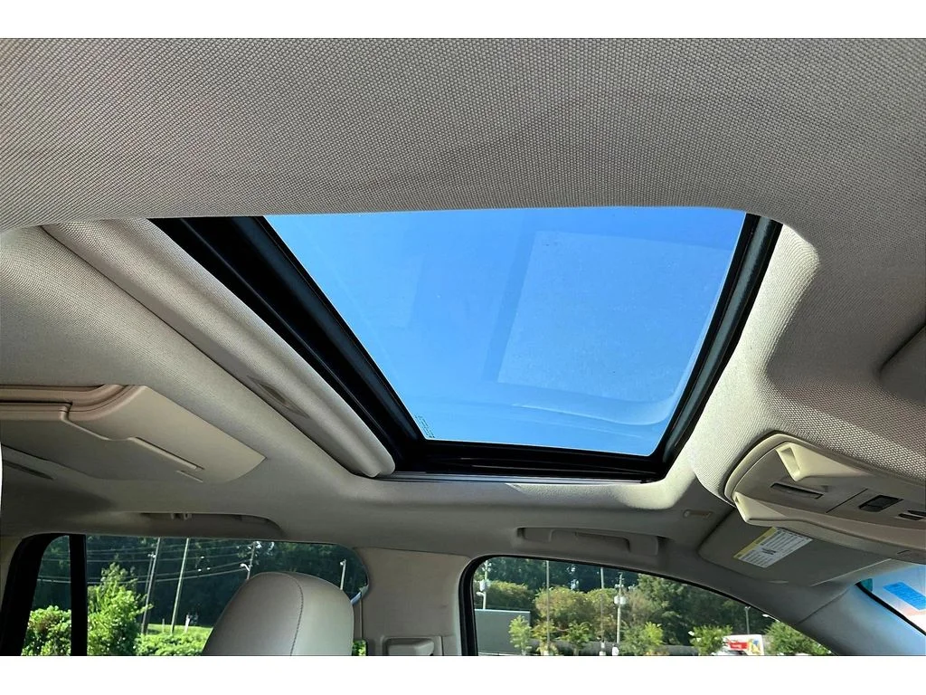 Used 2016 CRYSTAL WHITE TRICOAT Cadillac Luxury Collection image 15