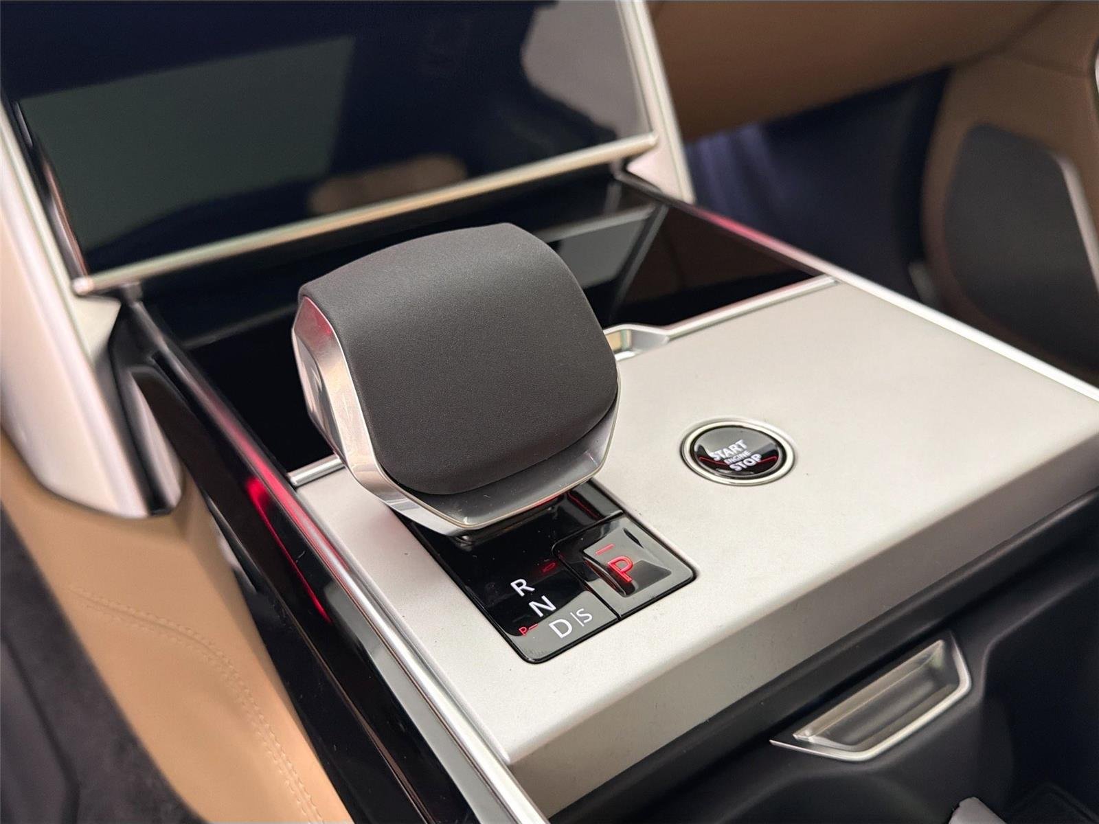 New 2026 British Racing Green LAND ROVER Autobiography image 16