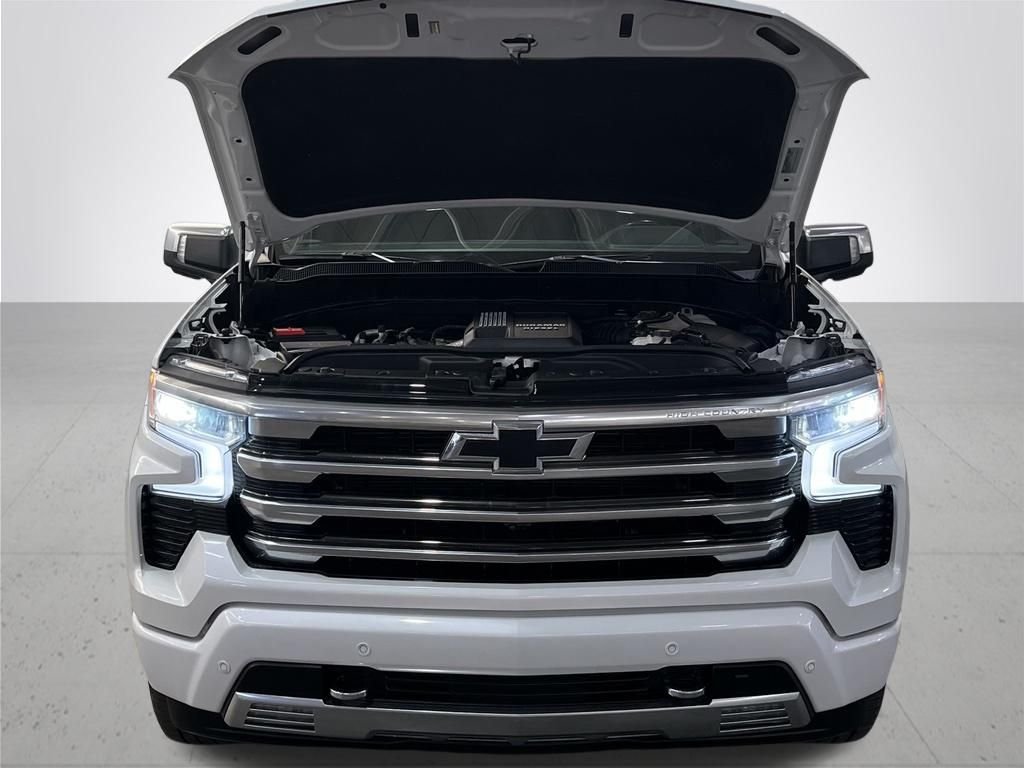 Used 2023 White Chevrolet High Country image 5