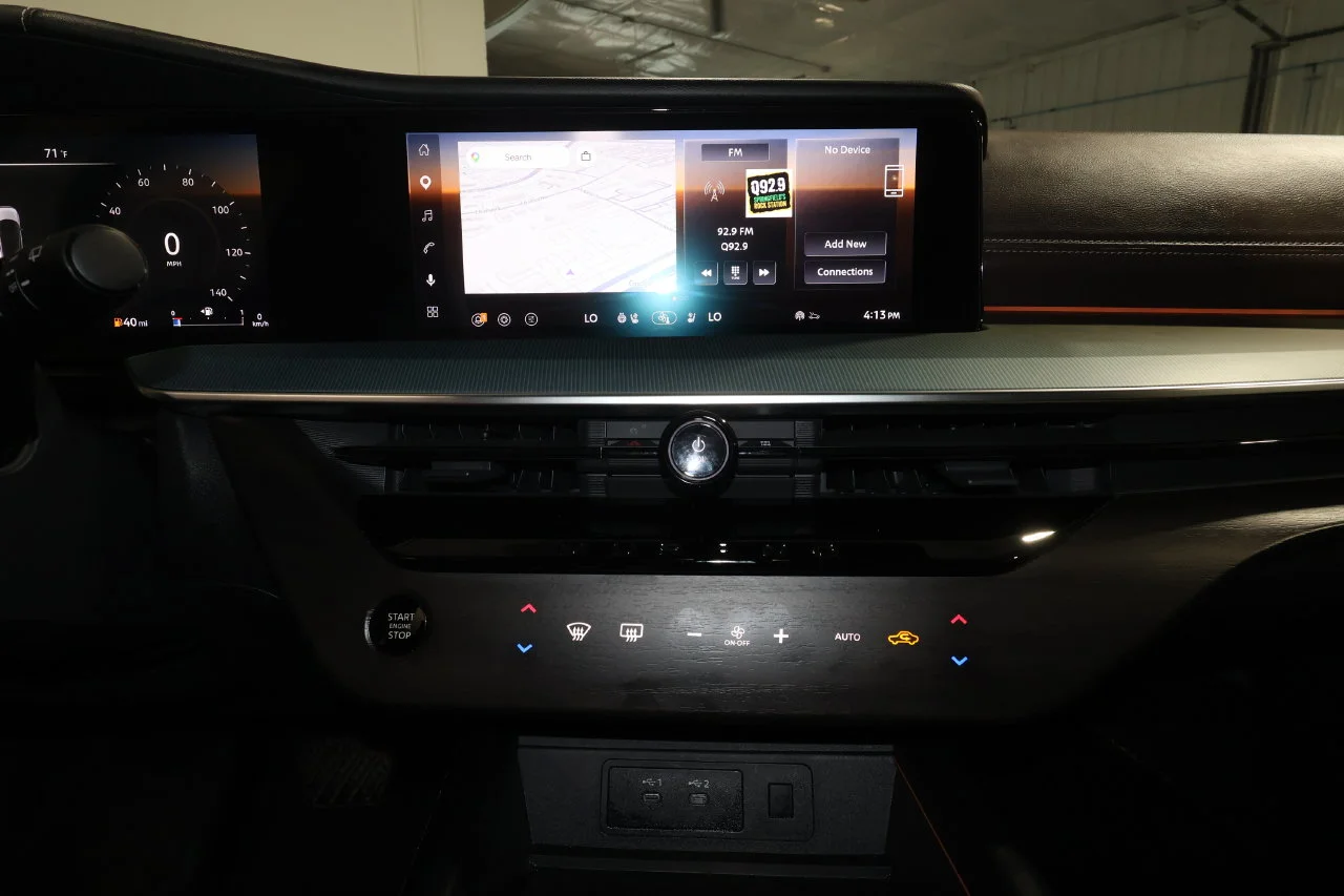 Used 2025 Gold Nissan Platinum image 17