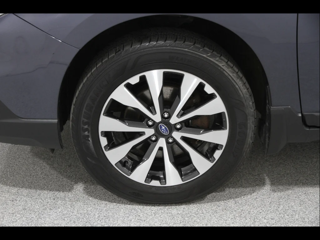Used 2017 Carbide Gray Metallic Subaru 3.6R Limited image 22