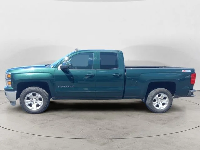 Used 2015 Green Chevrolet LT image 2